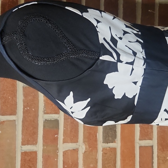 White House Black Market Floral Dress, Size 4 - Picture 7 of 10